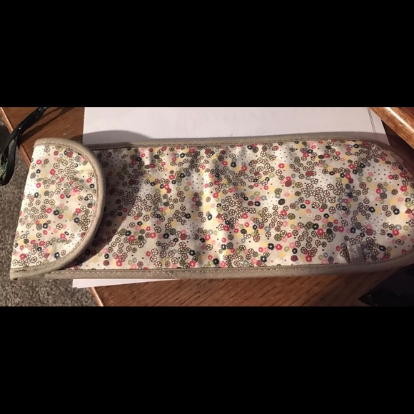 thirty-one Handbags - Ditsy Floral Flatiron Case